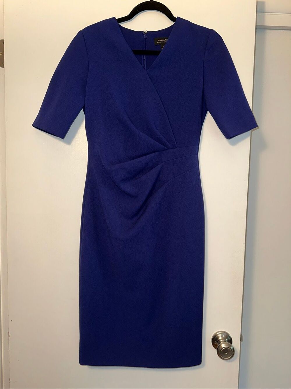 Tahari Women’s Size 2 Short Sleeve Gathered Waist V Neck Cocktail Dress Blue EUC
